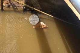 Mayat Mengambang Ditemukan di Bawah Jembatan Barru, Jarinya Mengepal