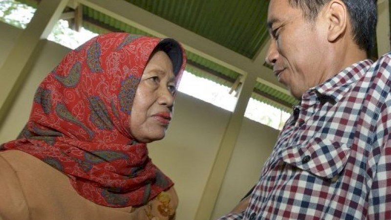 Sujiatmi Notomiharjo (kiri) semasa hidup.