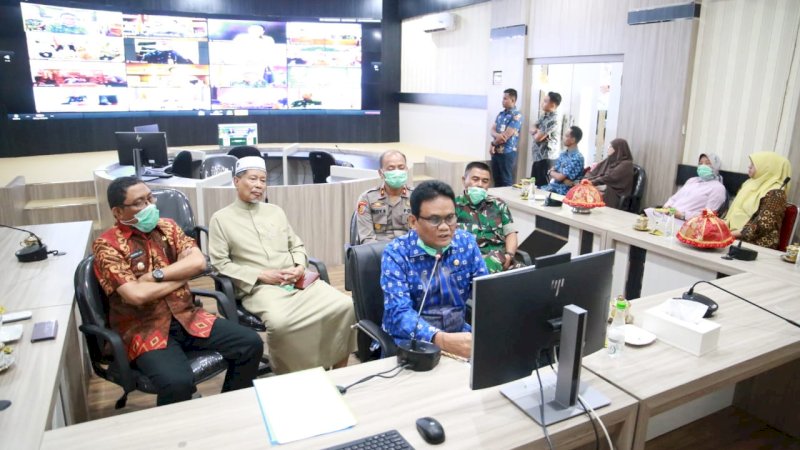 Bupati Barru Suardi Saleh saat melaporkan perkembangan penanganan Covid-19 ke Gubernur Sulsel Nurdin Abdullah melalui rapat video conference, pada Kamis (26/03/2020).