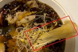 Jijik, Pelanggan Temukan Masker Dalam Sup yang Dipesan dari Restoran