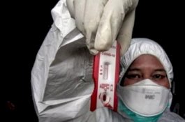 Susahnya Tes Virus Corona, Pendeta Ini Terpaksa Keluarkan Amplop Agar Diperiksa