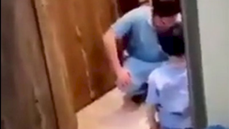 Potongan video dokter dan anaknya yang viral.