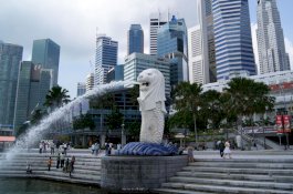 Duduk Kurang dari Satu Meter, Singapura Denda Warganya Rp100 Juta Lebih