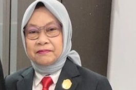 Ketua DPRD Parepare Pimpin Penyemprotan Disinfektan ke Rumah-rumah Warga