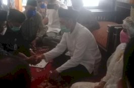 Kenakan Masker saat Ijab Kabul, Penghulu dan Pengantin Pria Ini Justru Lakukan Ritual Berbahaya
