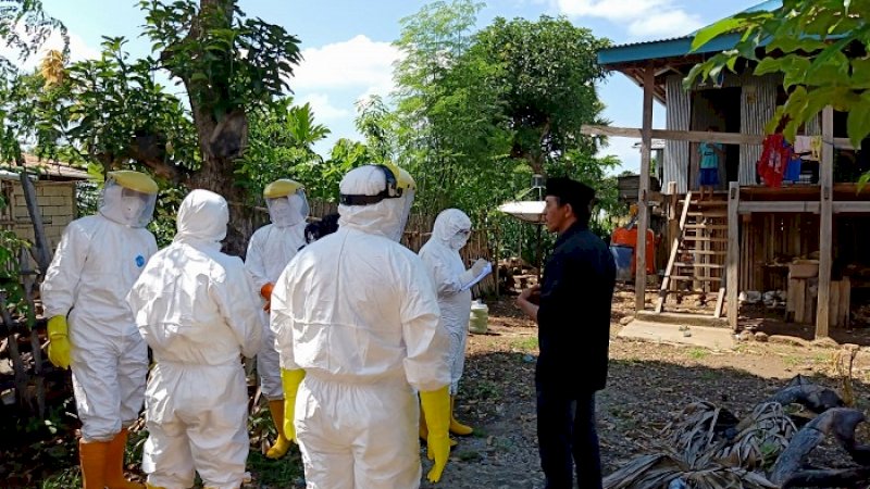 Tim Gugus Tugas Jeneponto saat menguji kontak erat dengan pasien positif Covid-19.