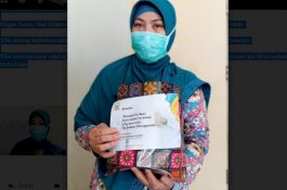 Bagikan Bingkisan ke Tim Medis RS Unhas dan RS Wahidin, Wagub Sulsel Titip Pesan Mengharukan