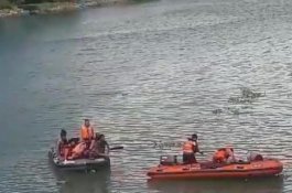 Lambaikan Tangan Sebelum Loncat dari Jembatan Barombong, Pria Ini Ditemukan Terbenam Lumpur