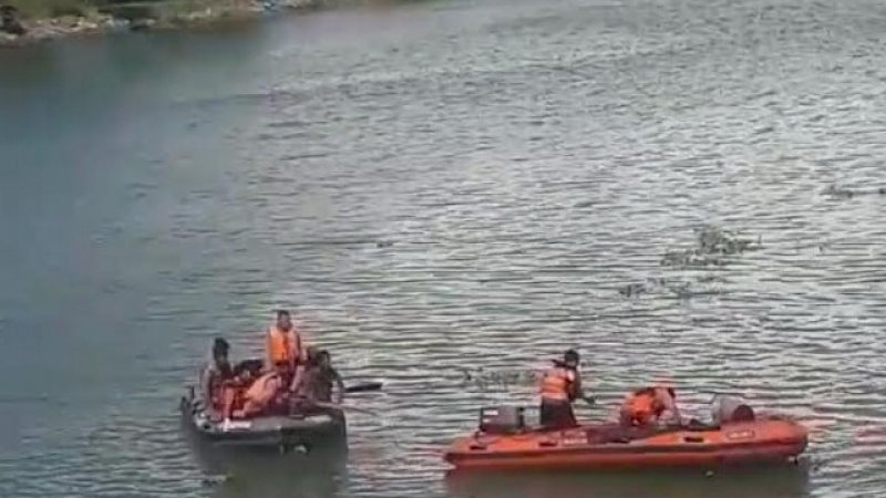 Lambaikan Tangan Sebelum Loncat dari Jembatan Barombong, Pria Ini Ditemukan Terbenam Lumpur