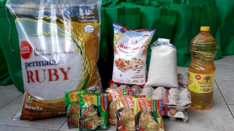 Peduli Dai dan Guru, YPWI Bagikan Ratusan Paket Bahan Pokok di Tengah Wabah Corona