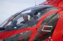 Terenyuh Lihat Pasien Corona, Pangeran William Siap Kembali Jadi Pilot Ambulans Udara