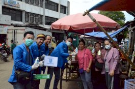 PB IKAMI Sulsel Bagi-bagi Hand Sanitizer ke Pedagang Pasar