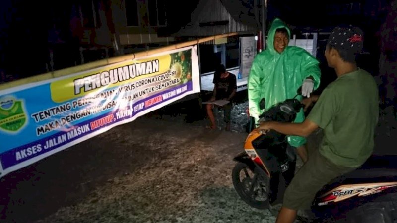 Sejumlah desa di Kabupaten Barru ramai-ramai menerapkan karantina lokal.