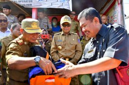 Sidrap Diterjang Puting Beliung, Pemprov Serahkan Bantuan Rp 1 Miliar