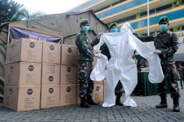 Gerak Cepat ala Gugus Covid-19 Sulsel Salurkan APD di Sebelas Rumah Sakit