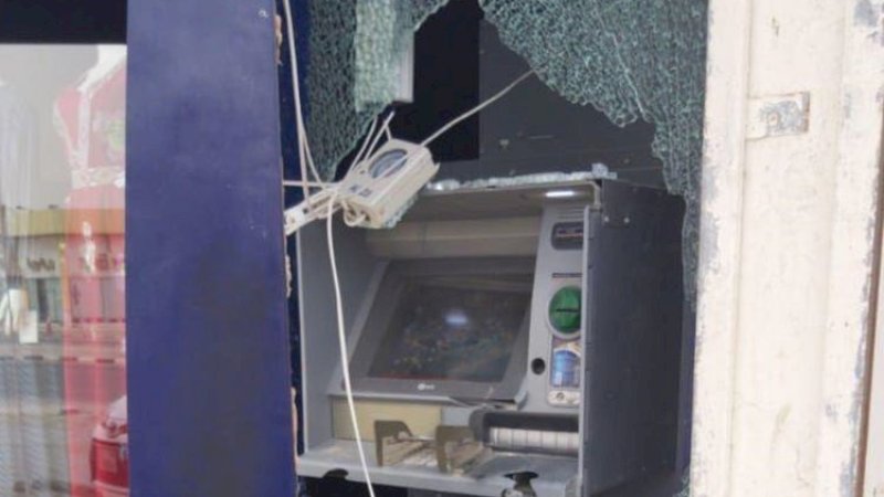 ATM yang dirusak pelaku.