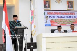 Sekda Buka Konferensi PGRI Takalar