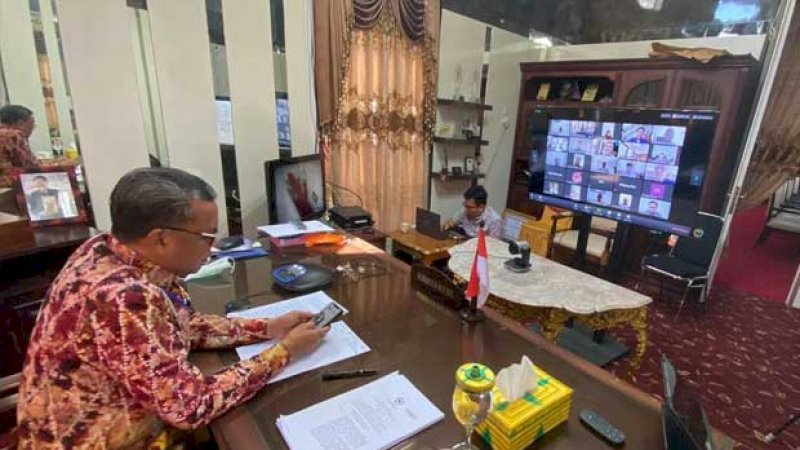 Gubernur Sulsel, Nurdin Abdullah melakukan video conference dengan PTS. (Foto/Istimewa)
