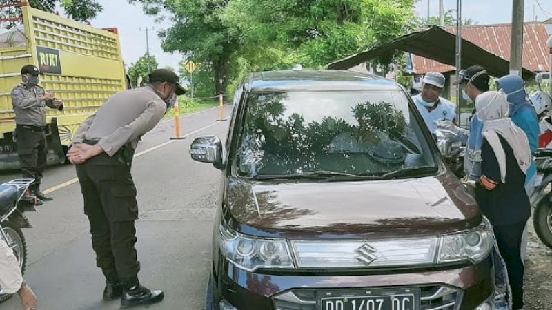 Pemeriksaan kendaraan dan penumpangnya di batas Kabupaten Jeneponto-Takalar.