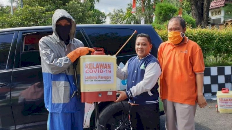 Lazismu-PKK Parepare Salurkan Bantuan Pangan ke Warga Rentan Terdampak Covid-19