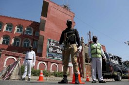 Salat Jumat Dibatasi Hanya Lima Orang di Pakistan, Jemaah Bentrok dengan Polisi