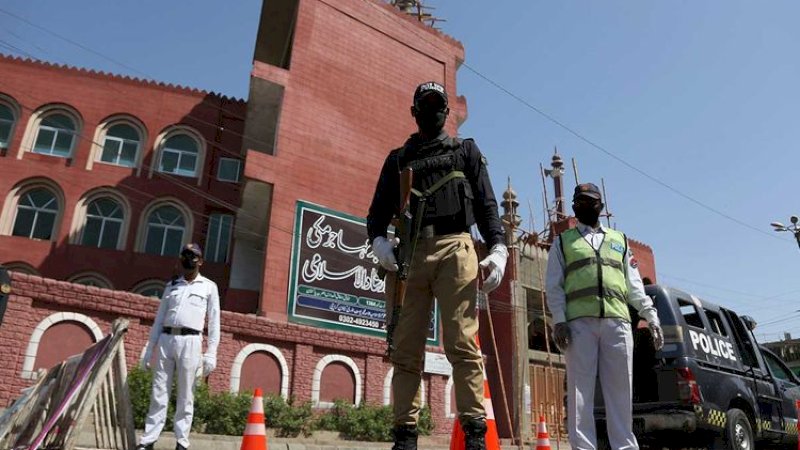 Salat Jumat Dibatasi Hanya Lima Orang di Pakistan, Jemaah Bentrok dengan Polisi