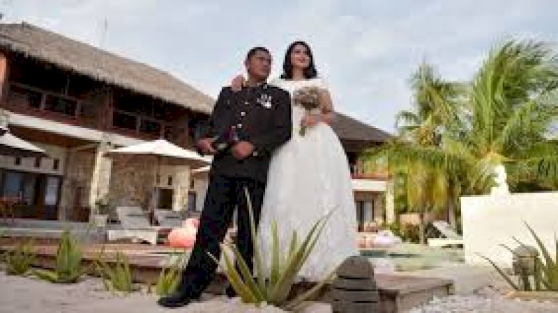 Brigpol Marsel Henukh dan istri