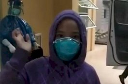 Keluar RS Wahidin dengan Kursi Roda, Pasien Covid-19 Asal Bulukumba Dinyatakan Sembuh