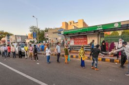 10 Ribu Kendaraan Disita, Polisi-LSM India Siapkan Makanan untuk 200 Ribu Warga