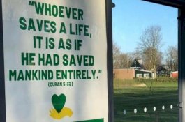 Belanda Pakai Surat Al Maidah Kampanye Bahaya Corona, Abu Janda: Di Indonesia Hanya untuk Pilkada