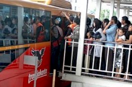 Anies Paksa Warga DKI Cegah Corona: Tak Pakai Masker, Dilarang Naik TransJ, MRT, dan LRT