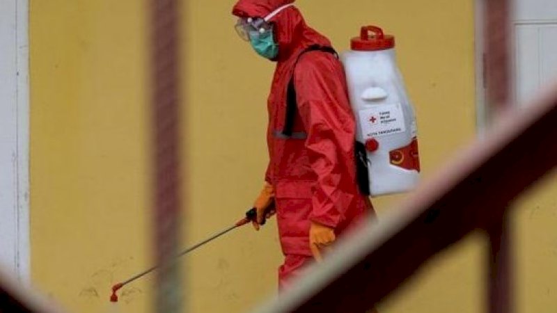 Kacamatayyamo Kirim 12 Ribu Liter Disinfektan ke 2.000 Masjid dan 136 Desa-Kelurahan di Bulukumba