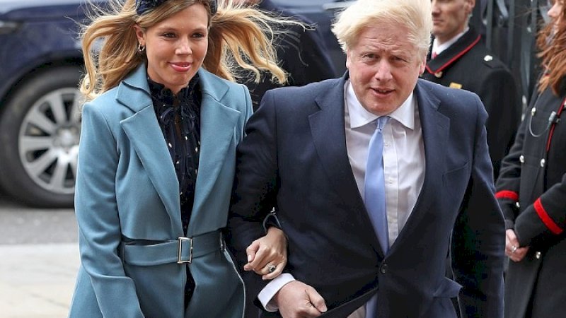 Carrie Symons (kiri) bersama Boris Johnson beberapa waktu lalu.