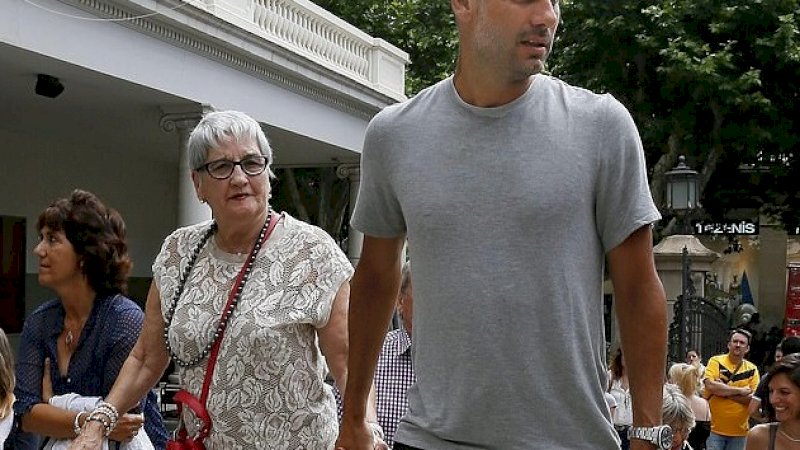 Pep Guardiola dan ibundanya