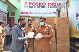 Ada 10 Lusin Jas Hujan, Alumni IPB Sumbangkan APD ke Posko Induk Covid-19 Makassar