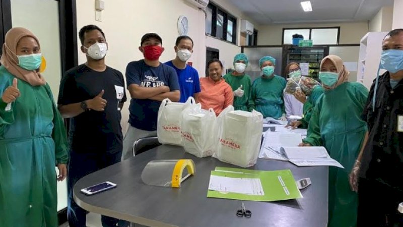 Dokter Fadli Ananda tak ingin ketinggalan untuk mengambil peran dalam aksi kemanusiaan melawan Covid-19.