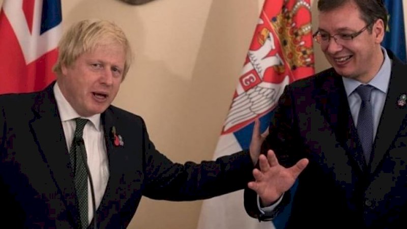 Boris Johnson bersama Sekretaris Jenderal NATO, Jens Stoltenberg dalam sebuah kesempatan.