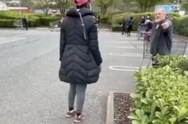 Gara-Gara Jarak, Pria dan Wanita Ini Bertengkar saat Antre untuk Belanja