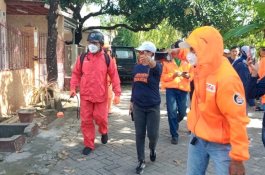 Danny Pimpin 5 Tim DP Peduli Corona Semprot Disinfektan di Kompleks TVRI