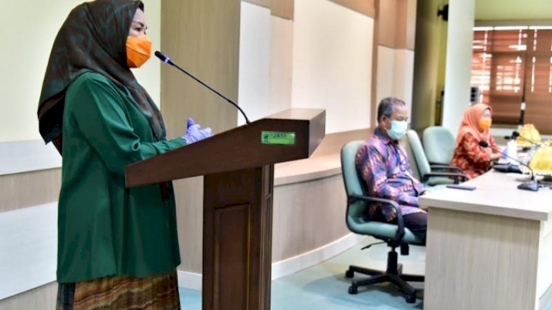 Lies F Nurdin Bagikan 500 Paket Sembako dari Bappelitbangda Sulsel