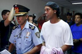 Bayar Rp25 Miliar, Ronaldinho Dilepaskan dari Penjara Menjadi Tahanan Rumah