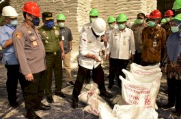 Mentan Syahrul Cek Stok Pabrik Gula di Cilegon, 250 Ribu Ton Siap Guyur Pasar