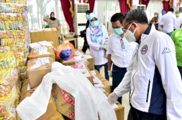Bersatu Lawan Covid-19, Berbagai Elemen Serahkan Sembako dan APD ke Pemprov Sulsel