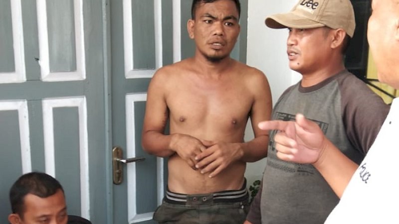 Rudi sesaat setelah diamankan polisi.