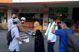 Relawan Rumah Qalbu Donasikan Kurma dan Madu untuk Tim Medis Covid-19