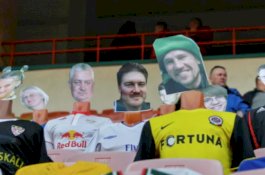 Liga Belarusia Tetap Bergulir di Tengah Corona, Klub Pasang Maneken sebagai Pengganti Suporter