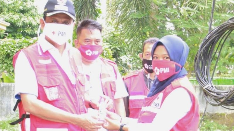 Ketua Palang Merah Indonesia (PMI) Barru, Suardi Saleh menyemangati para pengurus dan relawan organisasi kemanusiaan ini untuk terus bergerak membantu warga.