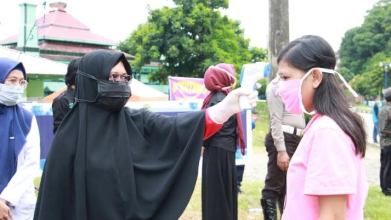 Pemeriksaan warga di perbatasan Barru-Pangkep.