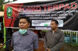 Beri Semangat Petugas Posko Covid-19, Kadis Kominfo Sinjai Minta Pemudik Laporkan Diri