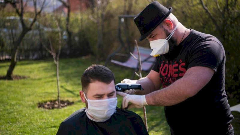 Driton Kameri tetap bisa bekerja dengan menerapkan protokol kesehatan.